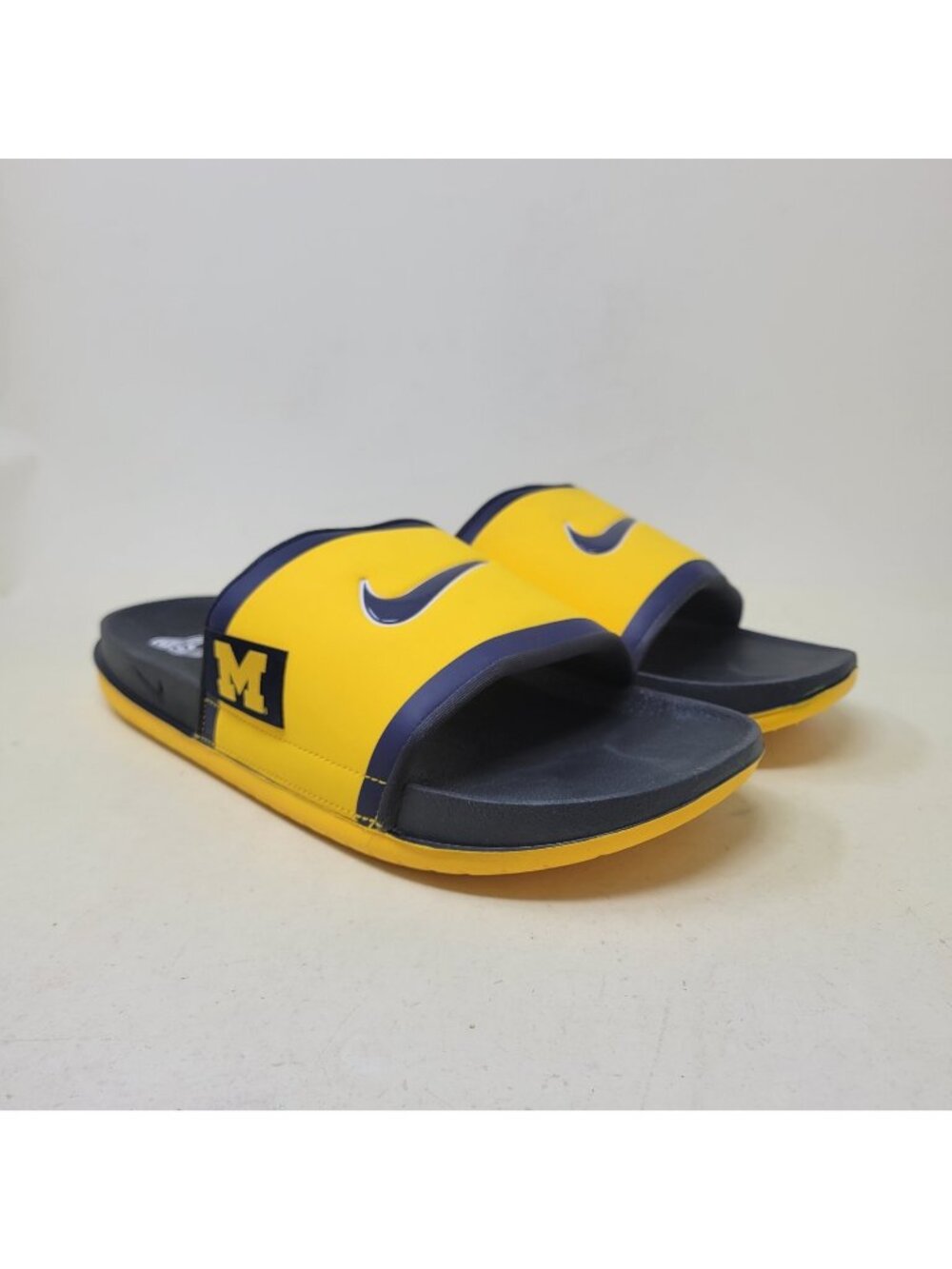 Nike College Offcourt (Michigan) Slides Men’s 12 2026 NCAA Champions FN4297-700